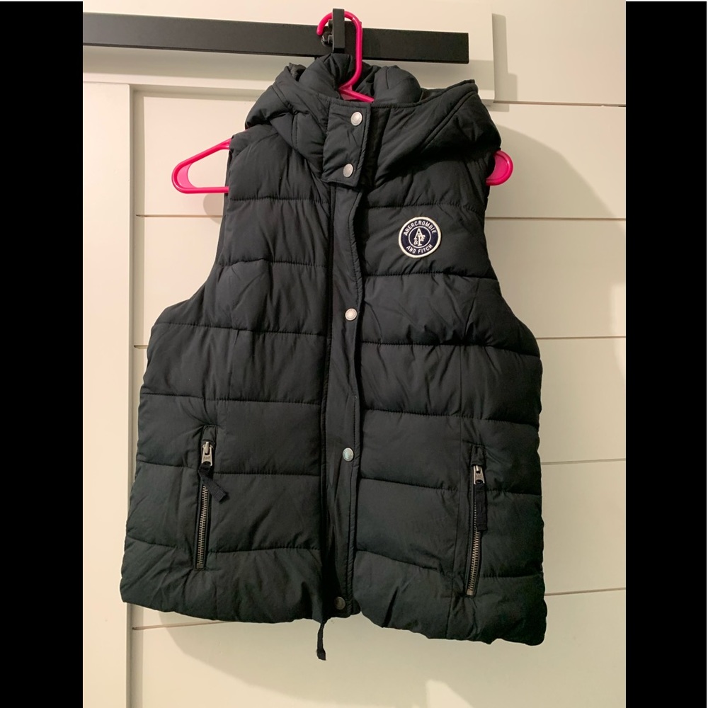 NWT!! Abercrombie & Fitch Puffy Vest! Size Large!! Black!! Perfect Condition!!